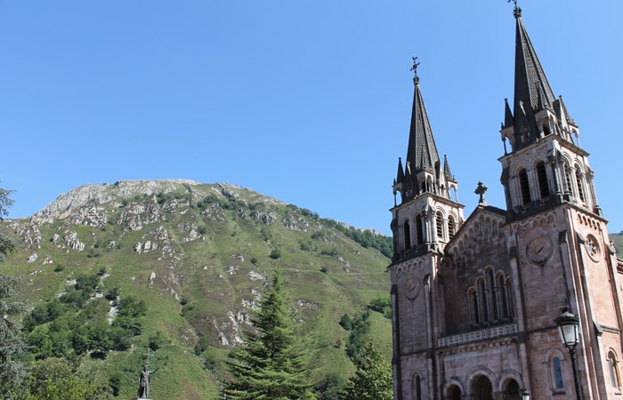 Basílica de Santa María la Real de Covadonga viaje a Asturias