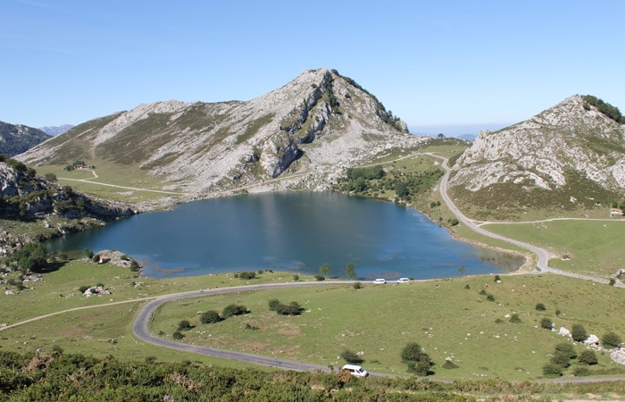 Vista de los Lagos de Covadonga viaje a Asturias