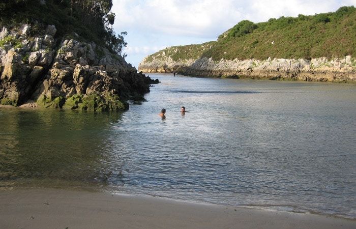 Playa de Guadamía en Llames de Pría viaje a Asturias