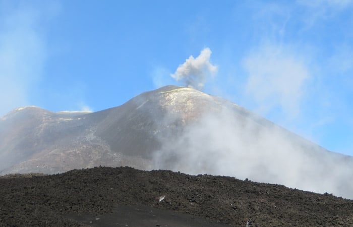 Fumarola del cráter principal del Etna