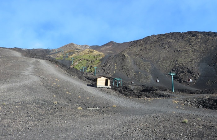 Pista del primer tramo de ascenso al Etna