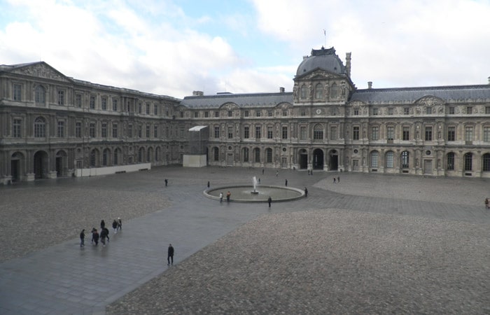 Exterior del Museo qué ver en el Louvre