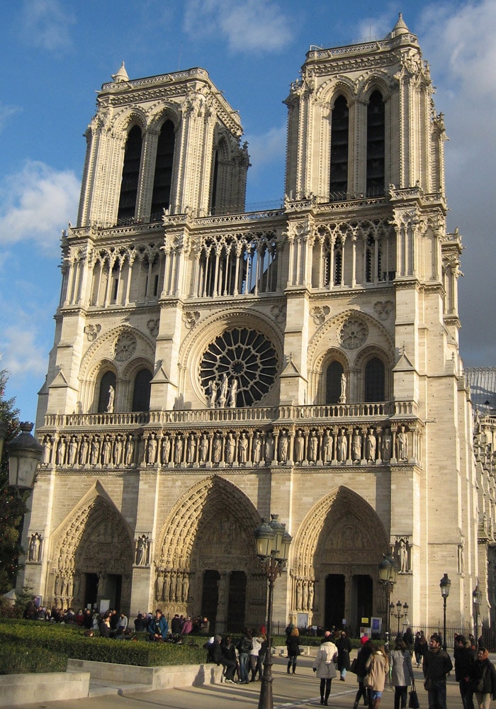 Catedral de Notre Dame de París museo del Louvre