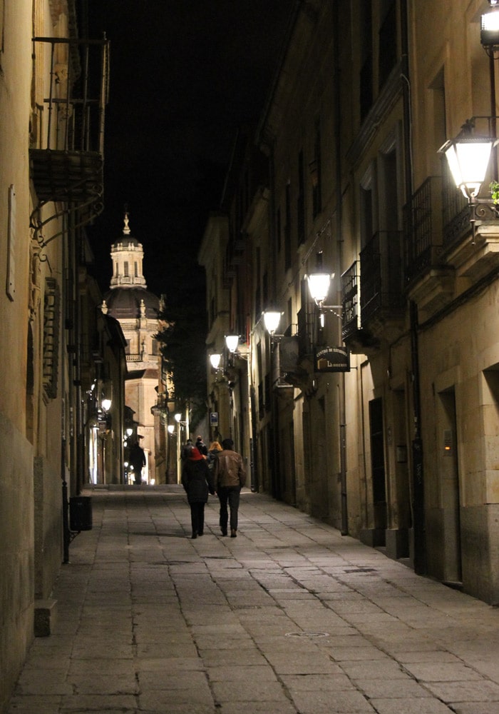 Calle Libreros con la Clerecía al fondo Salamanca