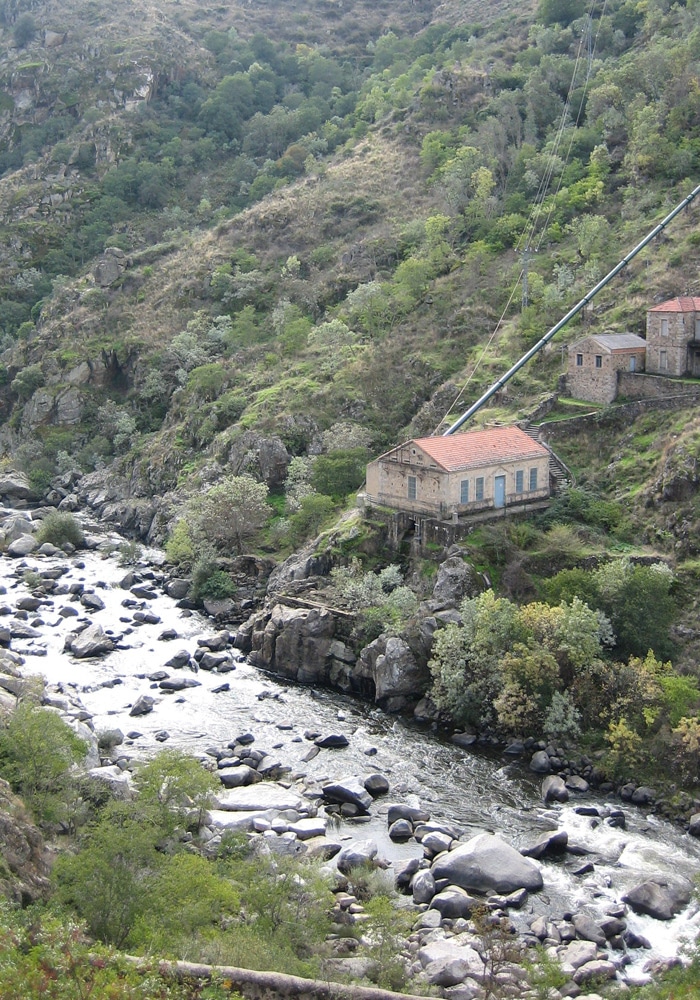 Río Águeda y antigua central hidroeléctrica Puente de los Franceses