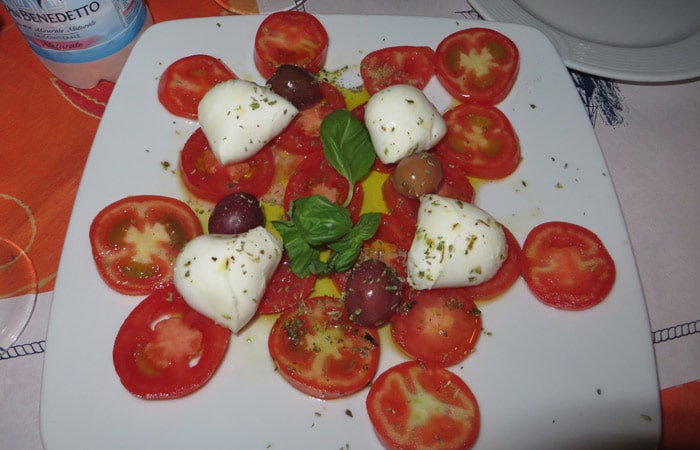 Tomate con mozzarella del ristorante Mirage de Taormina comer en Sicilia