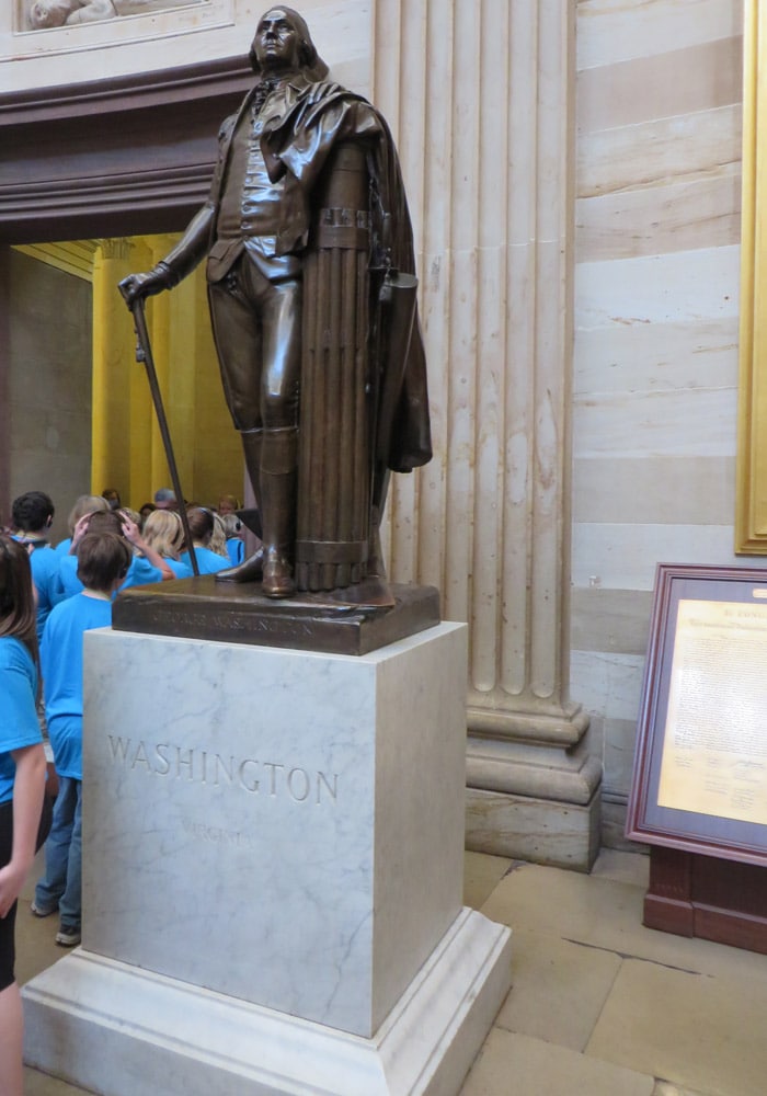 Estatua de George Washington en el Capitolio