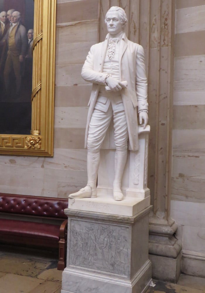 Estatua de Alexander Hamilton en el Capitolio Washington