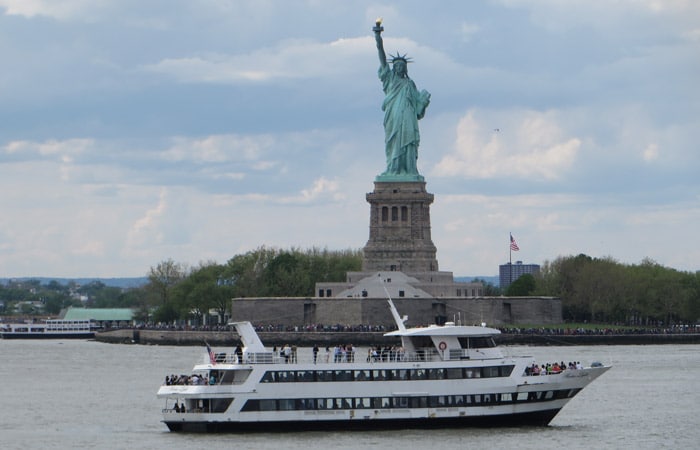 Estatua de la Libertad desde el ferry a Staten Island