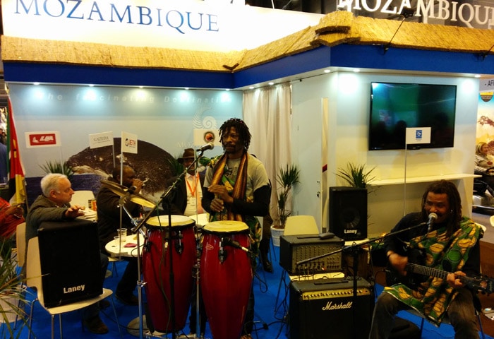 Música en el estand de Mozambique feria Fitur