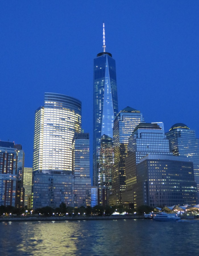 Torre de la Libertad de noche paseo en barco por Nueva York