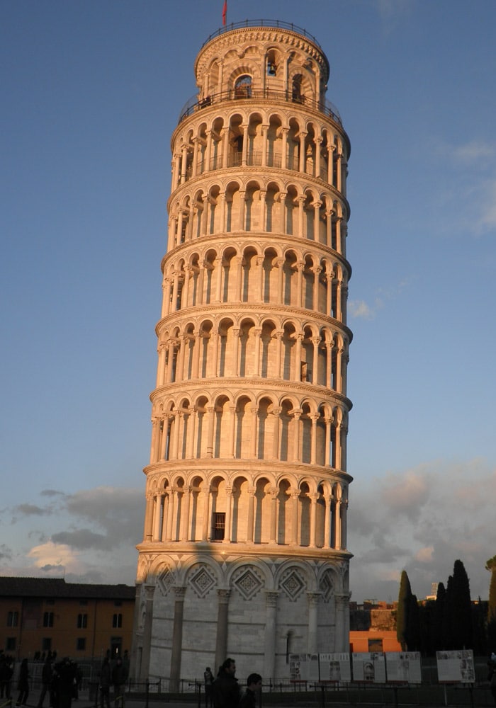 Torre de Pisa al atardecer
