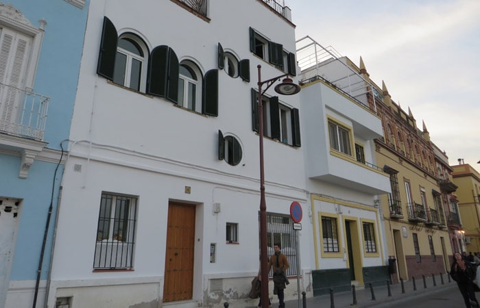 Calle Betis del barrio de Triana qué ver en Sevilla en dos días