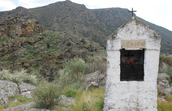 Capilla dedicada a un Cristo Ribeira do Mosteiro senderismo en Portugal