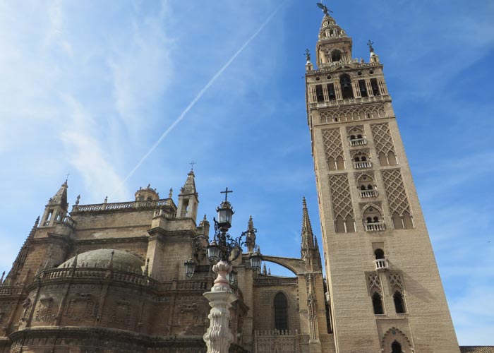 Vista de la Catedral y la Giralda monumentos de Sevilla