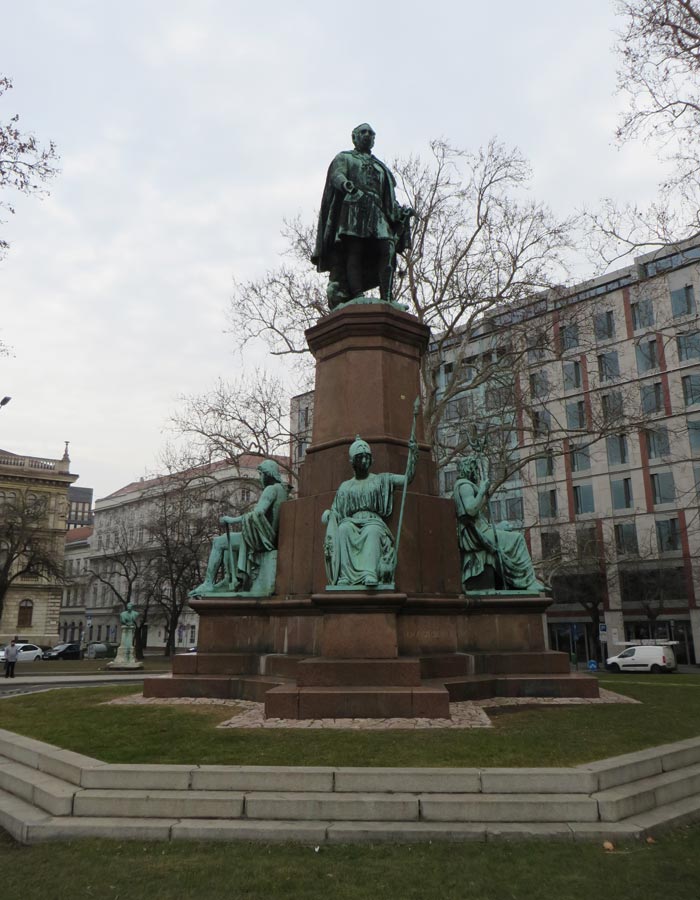 Estatua de István Széchenyi en la plaza Roosevelt