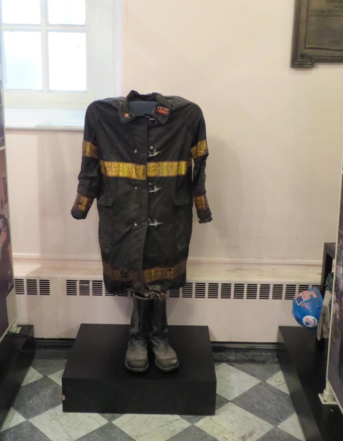 Uniforme de un bombero del 11-S en St. Paul's Chapel