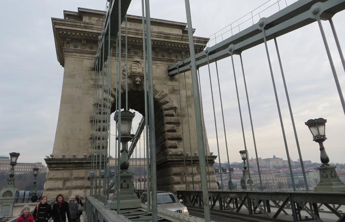 Vista del Puente de las Cadenas de Budapest
