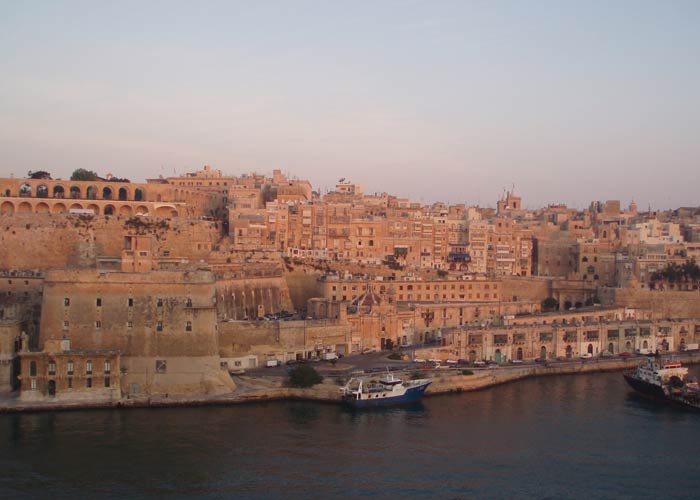 El color arena tan característico de las construcciones qué hacer en Malta