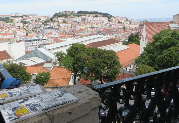 Una de las imágenes que se obtienen desde el Mirador de San Pedro de Alcántara miradores de Lisboa