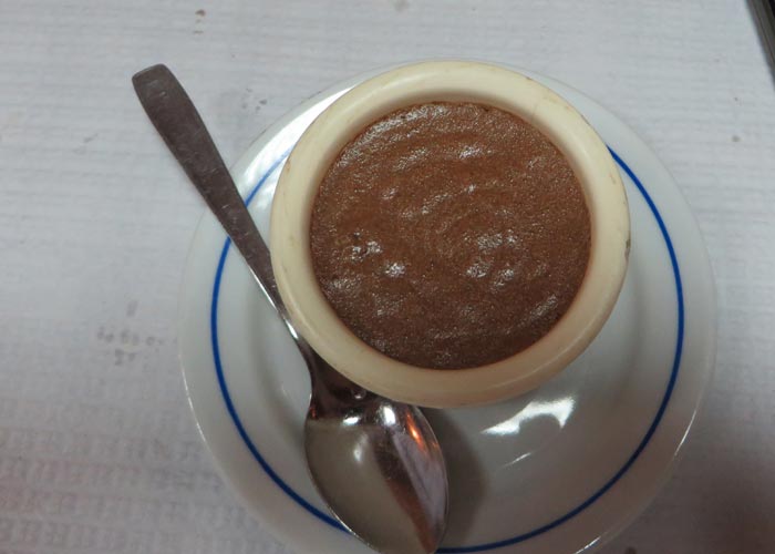 Mousse de chocolate del Restaurante Uma comer en Lisboa