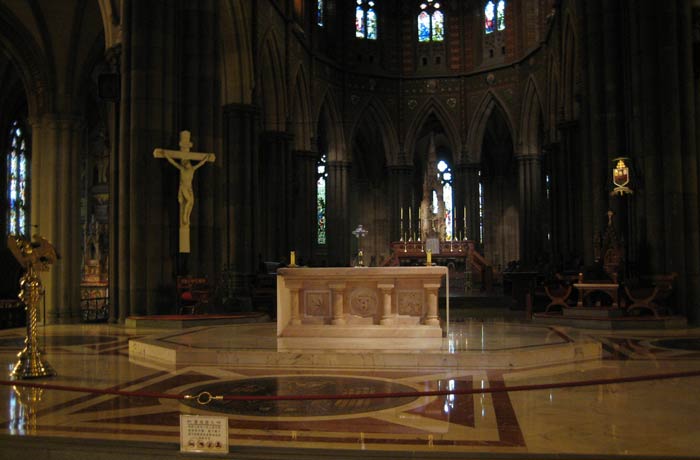 Altar mayor de la Catedral de San Patricio qué ver en Melbourne