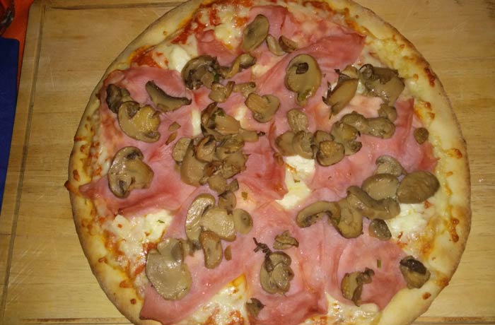 Pizza farcita de La Locanda comer en Formentera