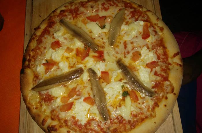 Pizza marinara de La Locanda comer en Formentera