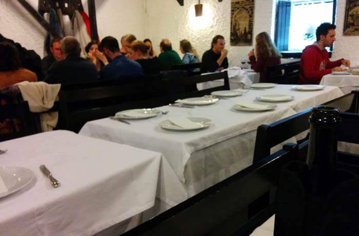 Interior de A Tasquinha comer en Oporto