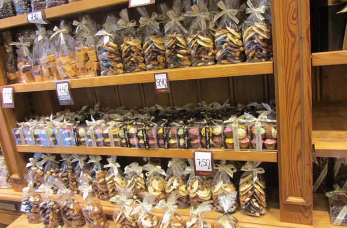 Chocolates expuestos en una tienda Bruselas en dos días