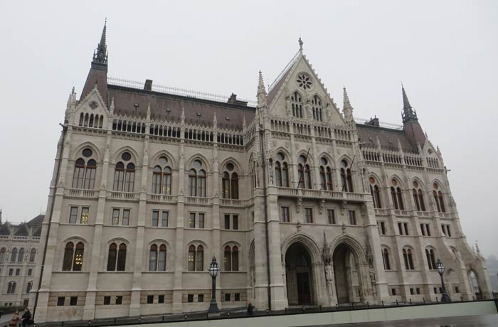Fachada sur visita al Parlamento de Budapest