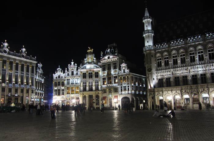 Grand Place de noche Bruselas en dos días