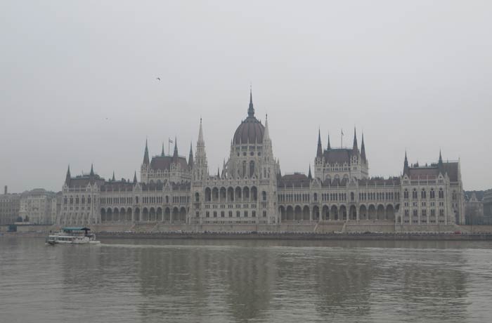 El Parlamento desde Batthyány tér