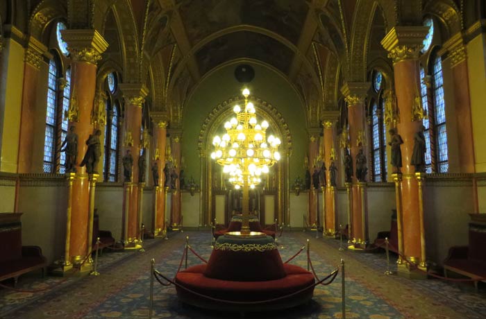 Una de las estancias visita al Parlamento de Budapest