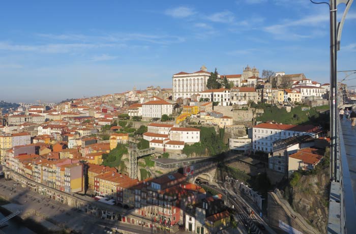 La Ribeira y el casco antiguo de Oporto, desde el puente Luis I