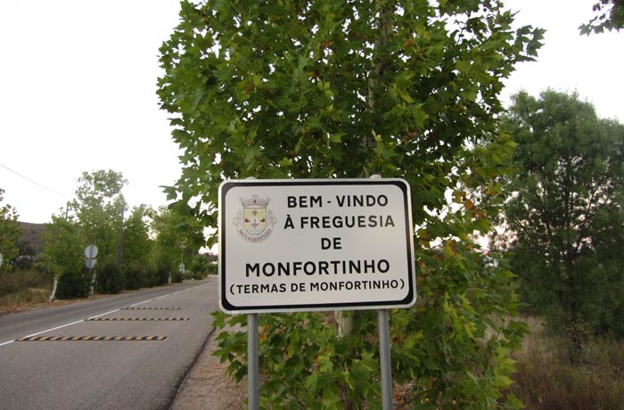 Cartel de bienvenida a Monfortinho