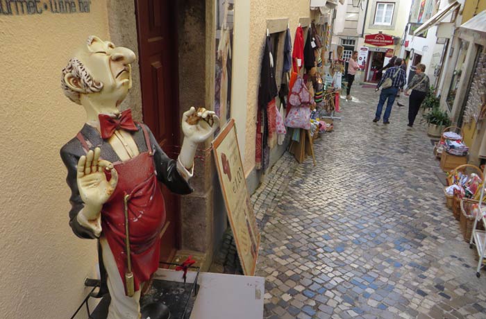 Una de las calles comerciales y con mucho encanto de Sintra