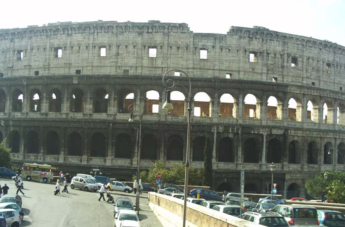 Exterior del Coliseo de Roma en tres días