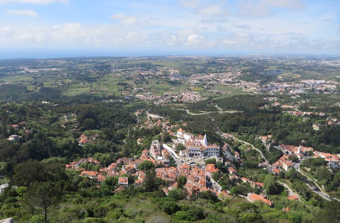 Vista de Sintra y el Parque Natural desde el Castelo dos Mouros