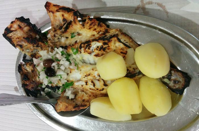 Dorada grelhada del restaurante Casa Figueiras comer en Furadouro