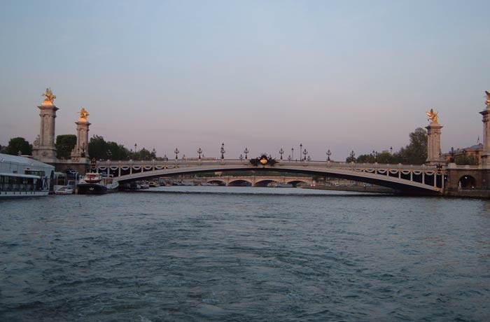 Puente Alejandro III desde el crucero por el Sena en París mejores paseos en barco de Europa