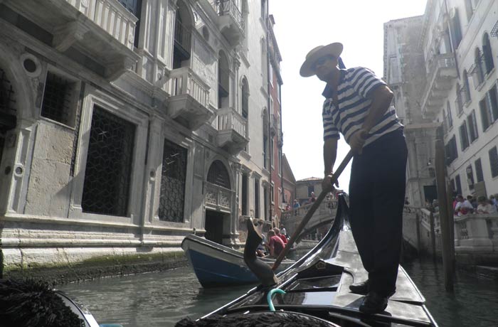 Paseo en góndola en Venecia mejores paseos en barco de Europa