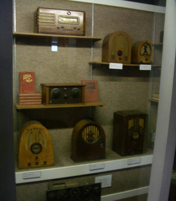 Exposición de radios antiguas visitar el Queen Mary