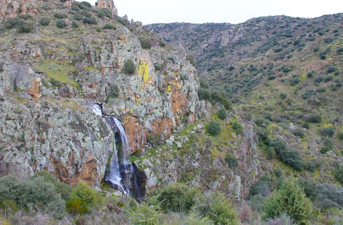 Vista de la Faia da Água Alta y su entorno cascadas en Portugal
