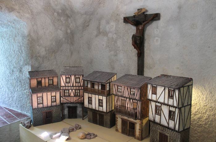 Maquetas de las casas típicas de La Alberca en el Santuario Peña de Francia