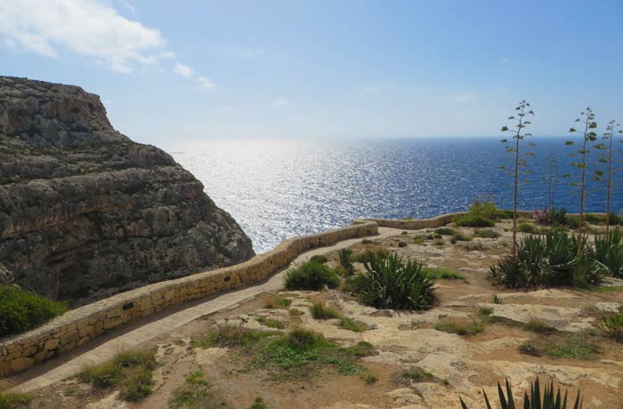 Mirador junto a la carretera desde el que se observa la Gruta Azul Malta