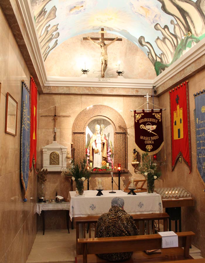 Altar de la ermita de San Julián "El Tranquilo" ruta de la Hoz del Júcar