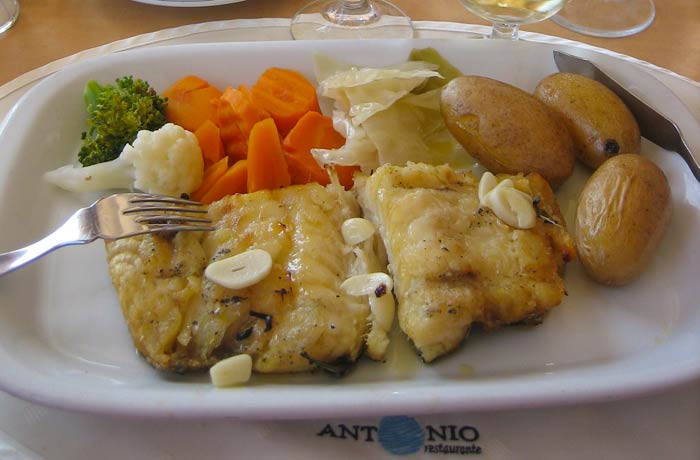 Bacalao asado del restaurante O Antonio comer en el Algarve