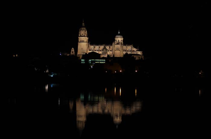 Vista nocturna de la Catedral de Salamanca