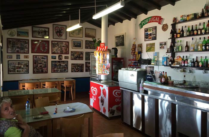 Interior del restaurante do Sebastiao comer en el Algarve